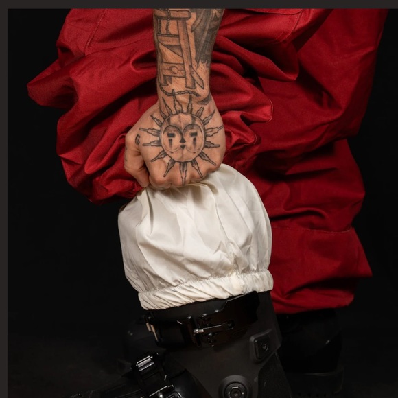 NWOT Numbskull Brick Red Cargo Snow Pants Graphic Ski Pants Size L - Picture 9 of 11